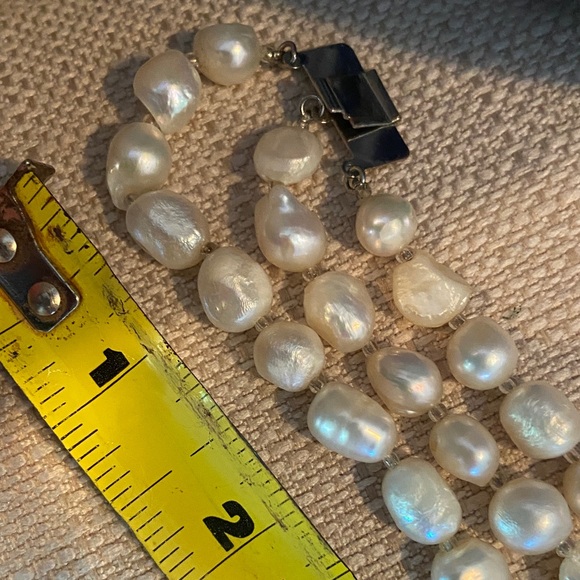 Elegant Pearl and Floral Necklace - Picture 8 of 12